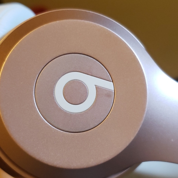 Beats Wireless Headphones - Picture 4 of 4